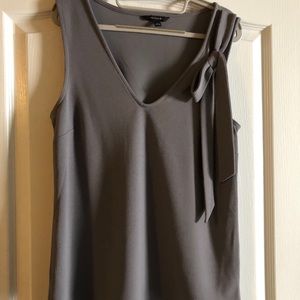 EUC Banana Republic grey blouse with bow detail.
